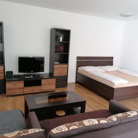מרטין Modern City Center Apartment With Private Parking מראה חיצוני תמונה