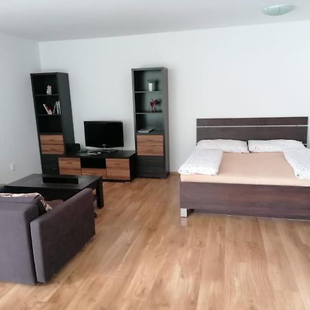 מרטין Modern City Center Apartment With Private Parking מראה חיצוני תמונה