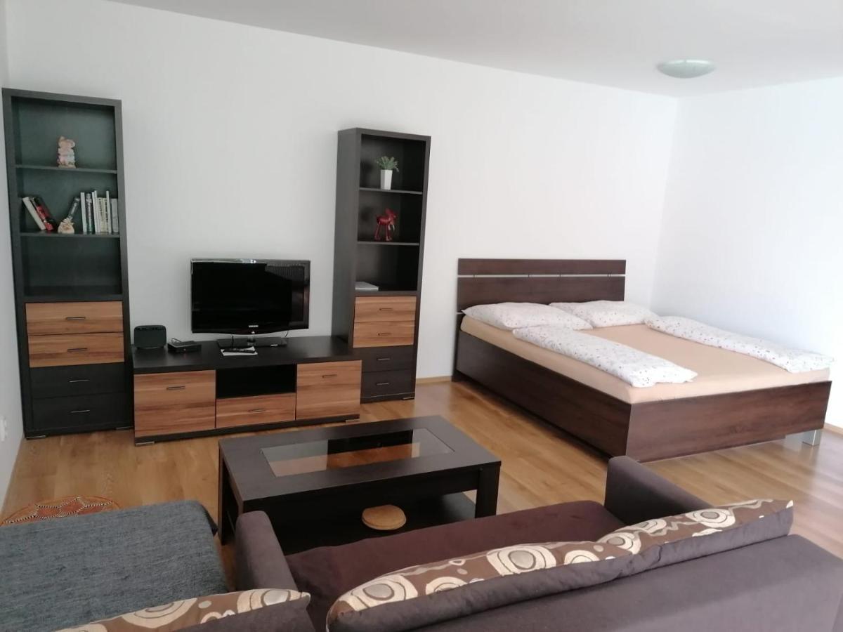 מרטין Modern City Center Apartment With Private Parking מראה חיצוני תמונה