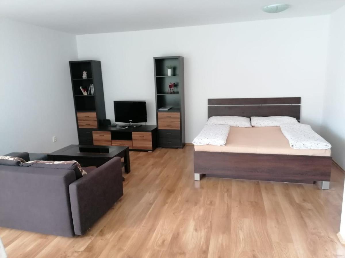 מרטין Modern City Center Apartment With Private Parking מראה חיצוני תמונה