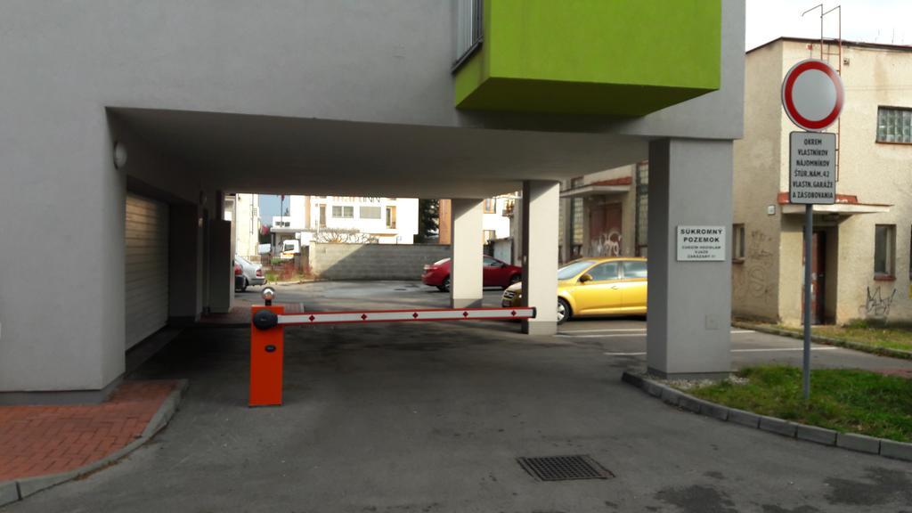 מרטין Modern City Center Apartment With Private Parking מראה חיצוני תמונה
